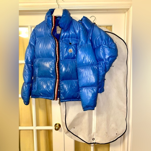 Authentic Moncler Blue Puffer Jacket with Quilted Design - Picture 1 of 14